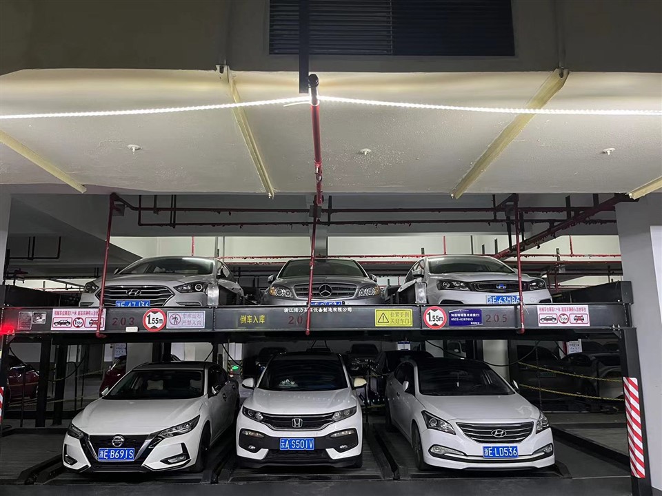 Lif Standard-dan-Sistem Tempat Letak Kereta Slaid